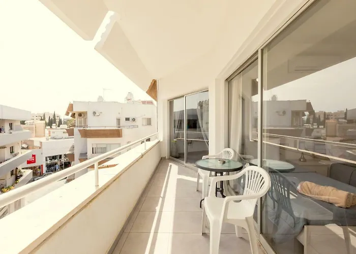 Lägenhet Savvas Centre Flat Larnaca